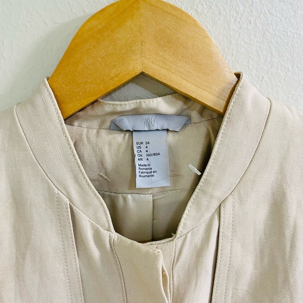 NWOT H&M Light Beige Viscos Trench dress size 4 old money, Capsule wardrobe - Picture 2 of 6